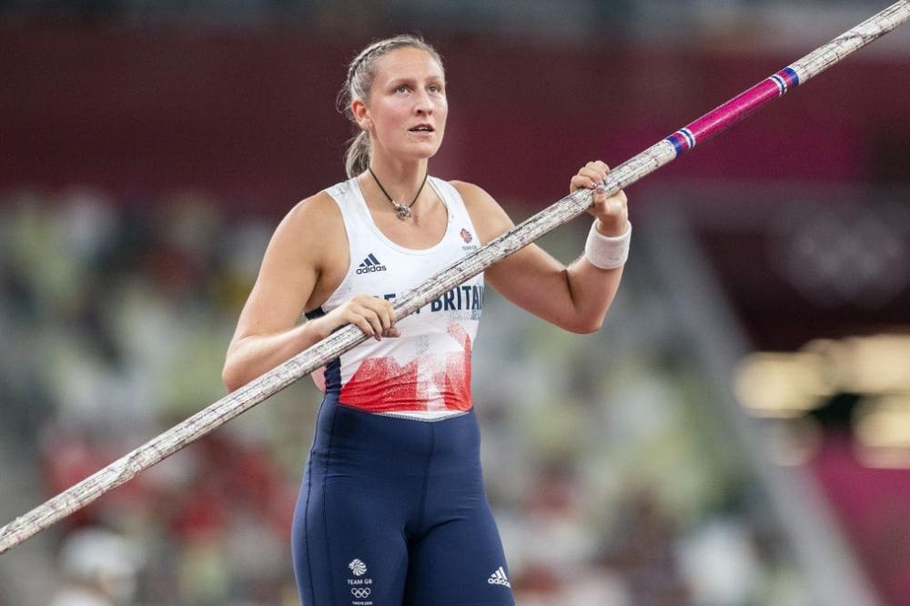 Η Holly Bradshaw σπάει το κατεστημένο των λεπτών αθλητριών και περνά τα μηνύματά της