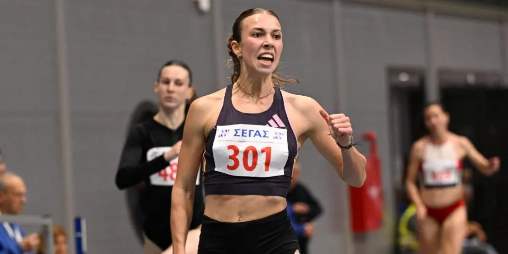 Εντυπωσιακό πανελλήνιο ρεκόρ Κ18 στα 200 μ. η Ελένη Ιακωβάκη!