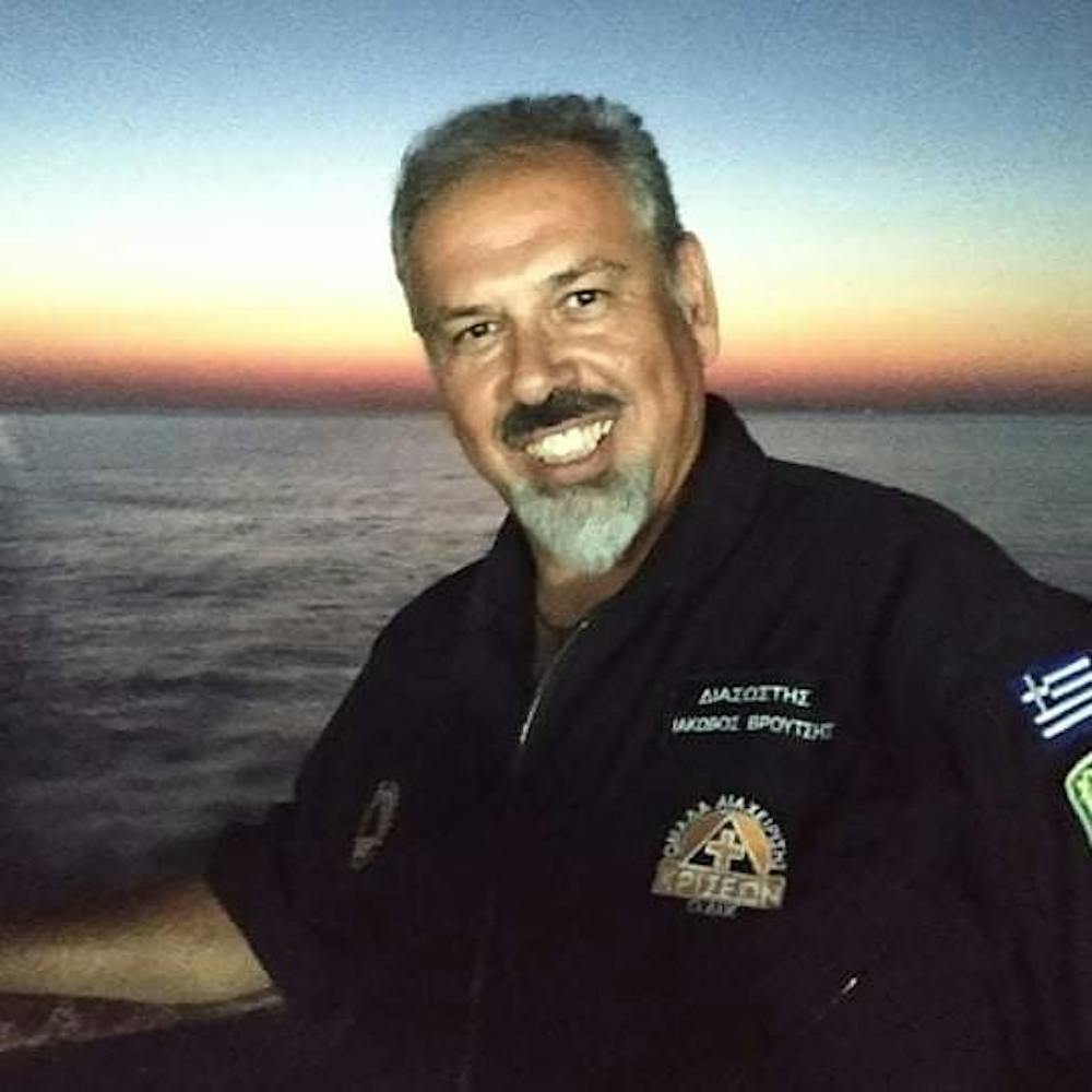 Ο εθελοντής που έσωσε την ζωή του δρομέα στον ΑΜΑ μιλάει στο Runbeat: «Ήθελε να ζήσει κι εγώ ήμουν εκεί και τον βοήθησα» runbeat.gr