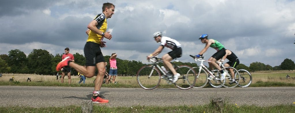 Αντοχή + δύναμη: Πώς η έρευνα σε ποδηλάτες μπορεί να ενισχύσει το τρέξιμό σου