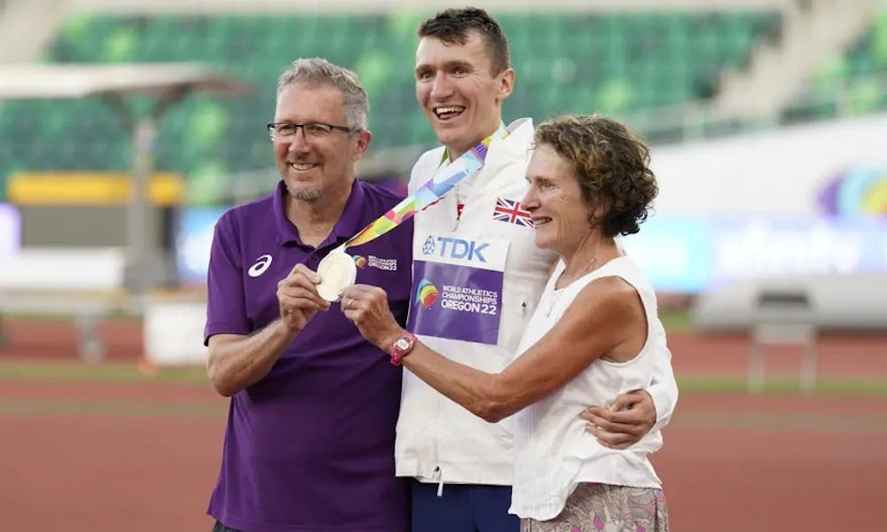 Ο γιος του εκφωνητή κατέκτησε το χρυσό μετάλλιο στο Παγκόσμιο και εκείνος… τρελάθηκε! (Vid) runbeat.gr