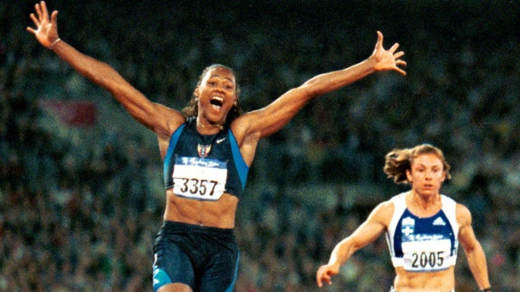 Μάριον Τζόουνς: «Τα γόνατά μου κρέμονται από μια κλωστή, αλλά ακόμα στέκομαι όρθια»