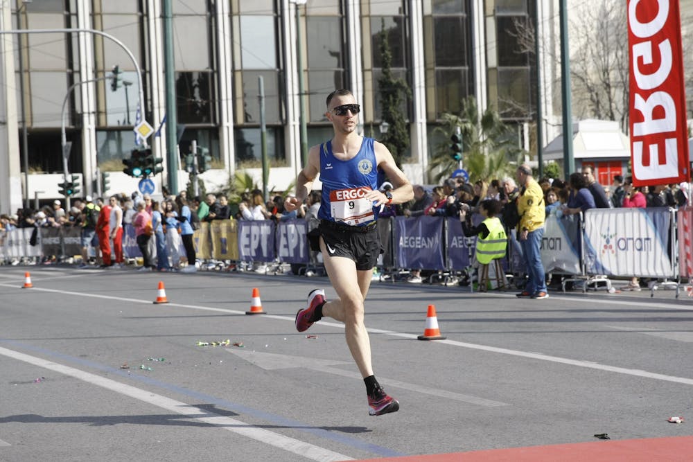 Γιώργος Καλαπόδης: Συνδυάζοντας δουλειά και προπονήσεις για το ατομικό ρεκόρ στη Σεβίλλη runbeat.gr