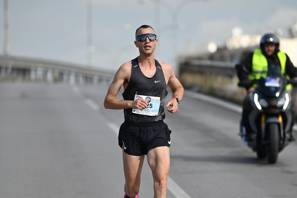 Γιώργος Καλαπόδης: Συνδυάζοντας δουλειά και προπονήσεις για το ατομικό ρεκόρ στη Σεβίλλη runbeat.gr