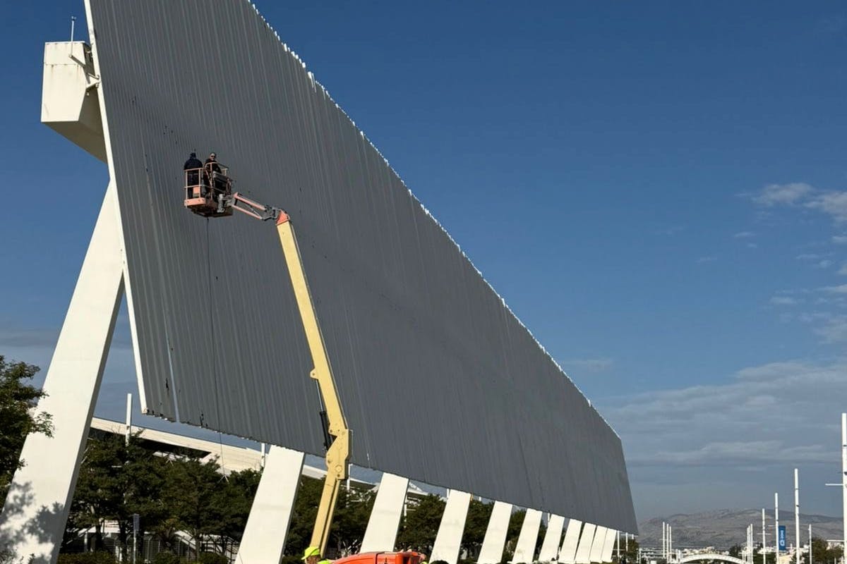 Ξεκινούν οι εργασίες συντήρησης στο «Τείχος των Εθνών» του Σαντιάγο Καλατράβα στο ΟΑΚΑ