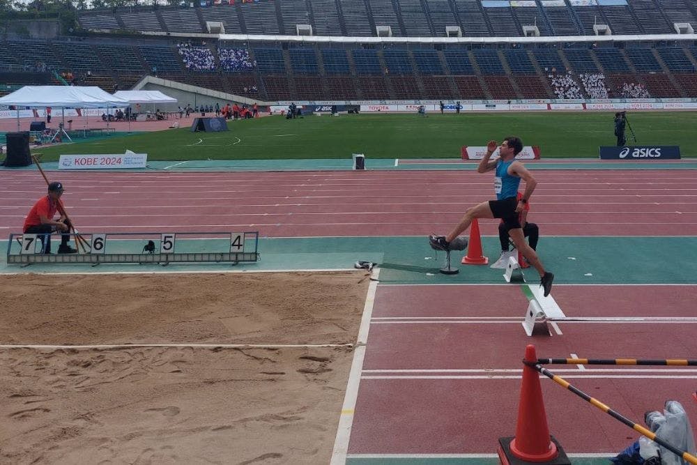 Παγκόσμιο Παρά-Στίβου-Κόμπε: Ασημένιο μετάλλιο από τον Καμάρα στο μήκος Τ37 runbeat.gr