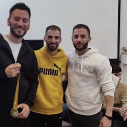 Ο Παναγιώτης Καραΐσκος δώρισε το μετάλλιο του ΑΜΑ στη Διάβαση ΚΕΘΕΑ