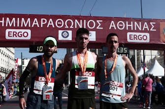 Ημιμαραθώνιος Αθήνας 2024: Τρομερός Νίκος Σταμούλης με νέο ρεκόρ διαδρομής! (Vids)