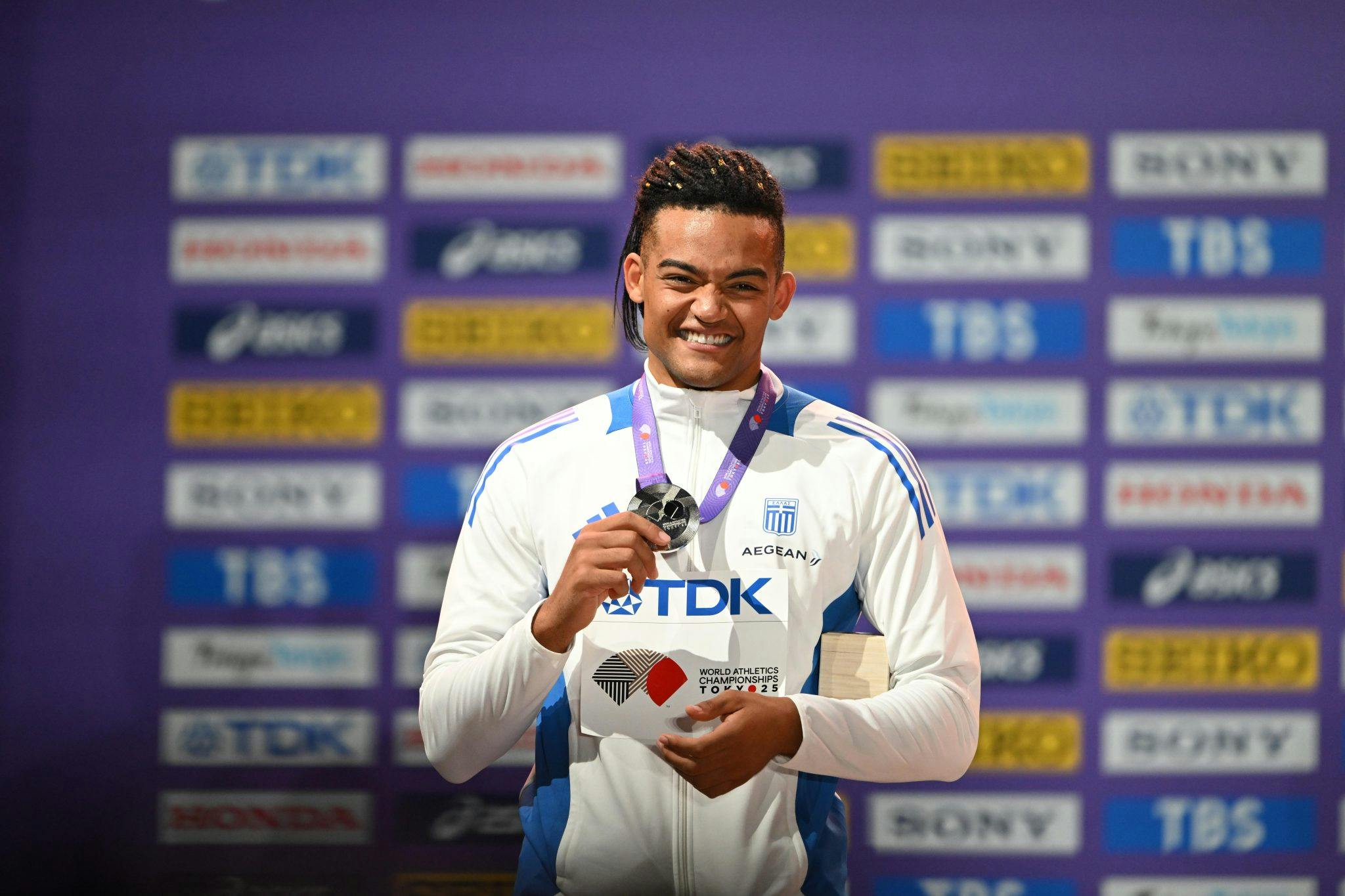 Τόκιο 2025: Η απονομή του ασημένιου μεταλλίου στον Εμμανουήλ Καραλή