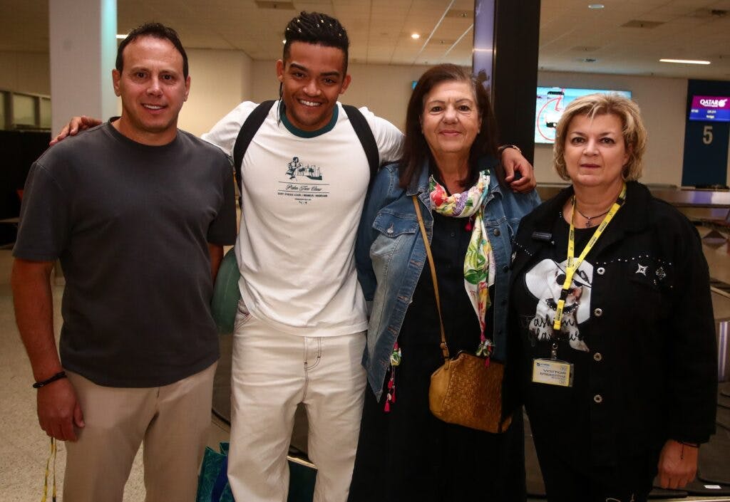 Επέστρεψαν στην Ελλάδα ο ασημένιος Καραλής και η Αριάδνη Αδαμοπούλου