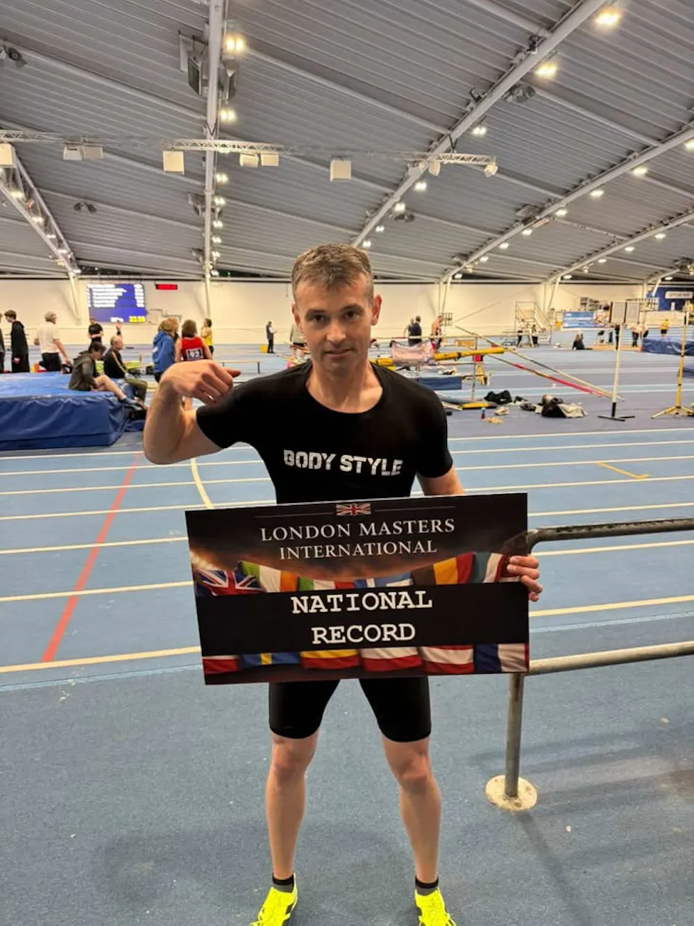 Παντελής Καραματσούκης: Πανελλήνιο ρεκόρ Μ40 στα 200μ. κλειστού στο Λονδίνο! runbeat.gr 