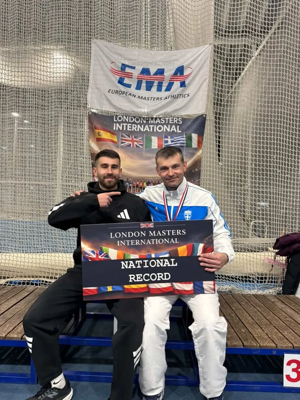 Παντελής Καραματσούκης: Πανελλήνιο ρεκόρ Μ40 στα 200μ. κλειστού στο Λονδίνο! runbeat.gr 