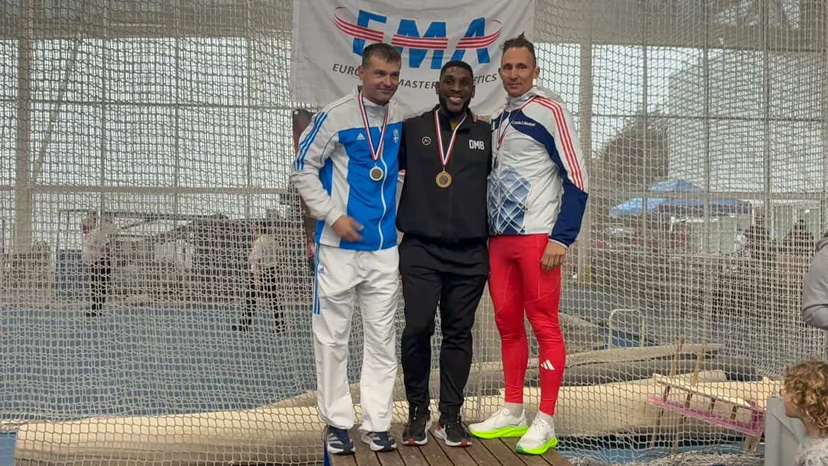 Παντελής Καραματσούκης: Πανελλήνιο ρεκόρ Μ40 στα 200μ. κλειστού στο Λονδίνο!