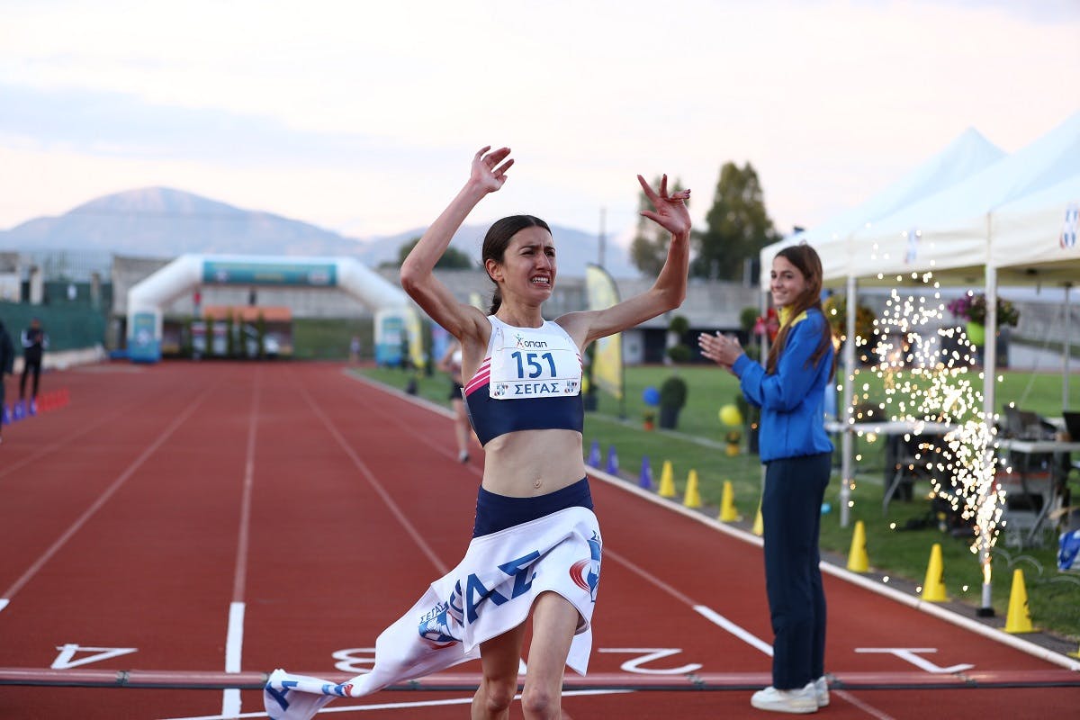 Φοβερή Μ. Κάσσου, σημείωσε νέο Πανελλήνιο ρεκόρ στα 5.000μ. γυναικών Κ23!