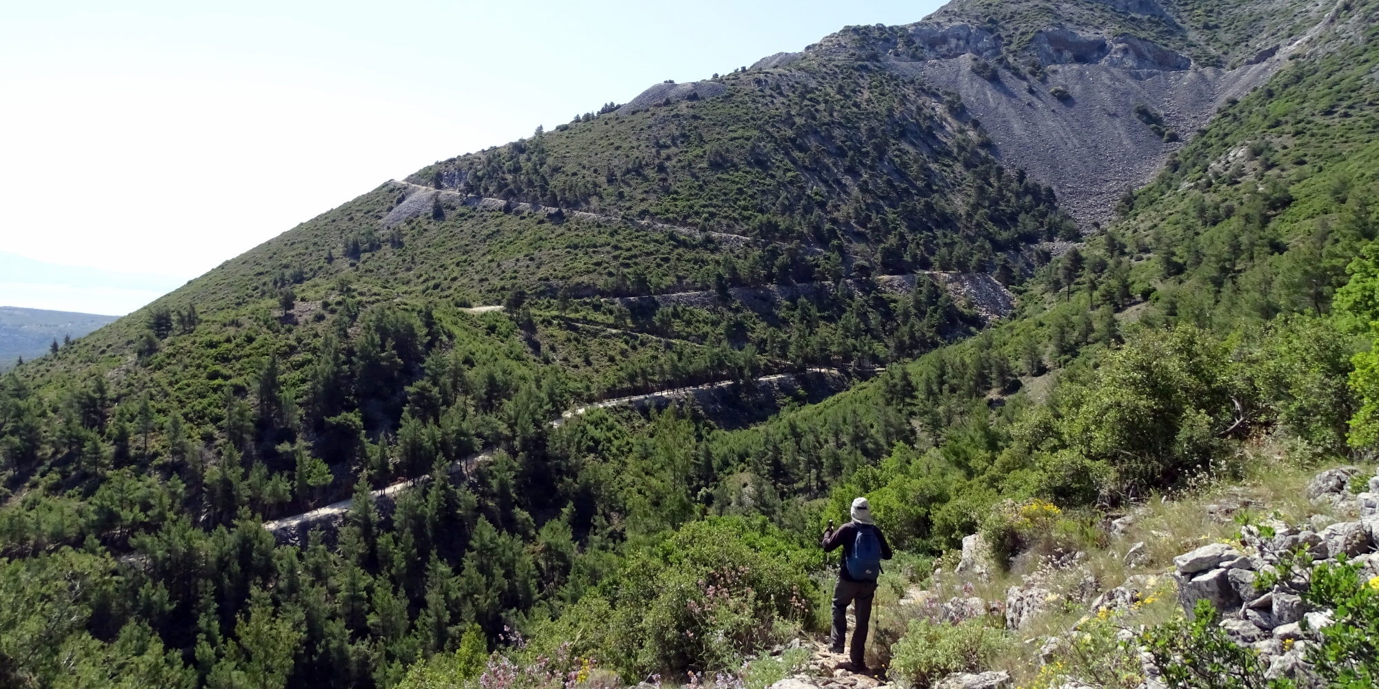 Πεζοπορία στην Πεντέλη, με πανοραμική θέα όλο το λεκανοπέδιο της Αττικής (Pics)