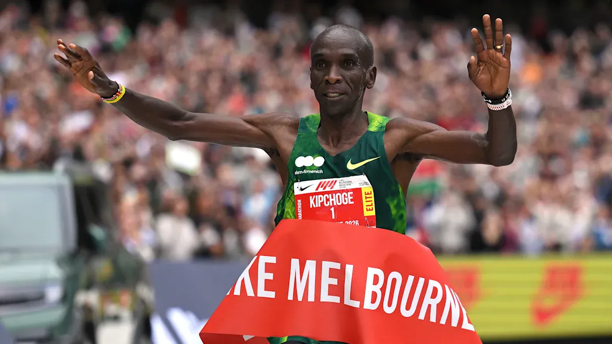 Μαραθώνιος Μελβούρνης: Ο θρύλος Kipchoge επέστρεψε στις νίκες με ρεκόρ διαδρομής στα 41 του!