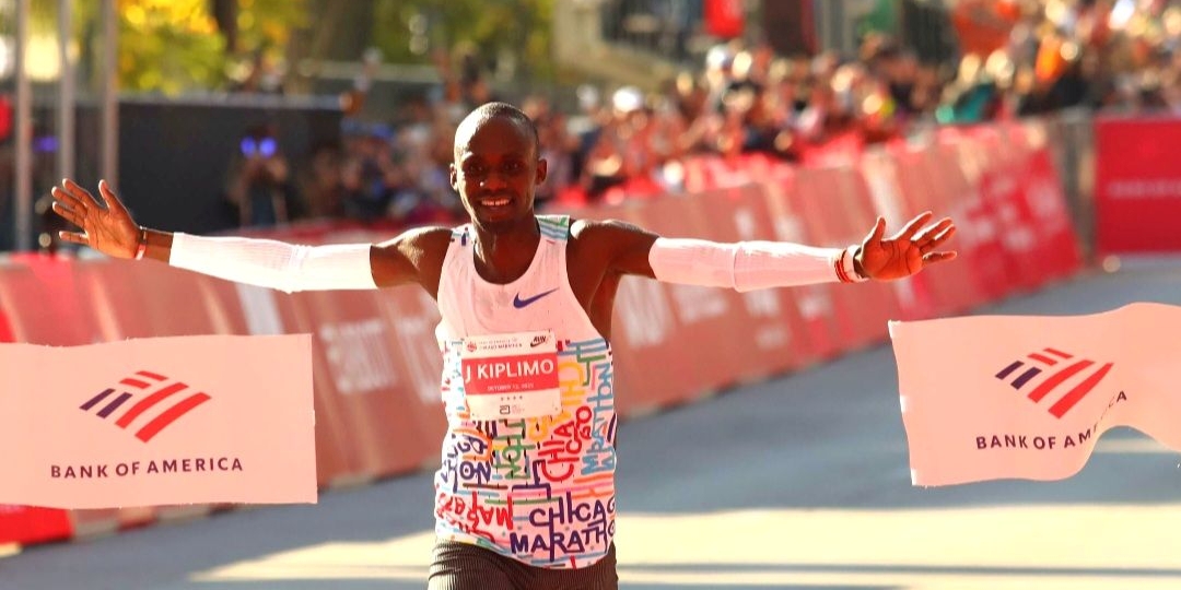 Ο Kiplimo κυνήγησε το παγκόσμιο ρεκόρ στο Σικάγο κερδίζοντας με 2:02:23