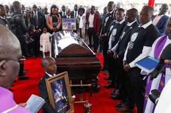 Συγκινητικές στιγμές στην κηδεία του Kelvin Kiptum – Πλήθος κόσμου τον αποχαιρέτησε (Vids)