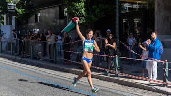 Η Β. Κωνσταντινοπούλου έτρεξε στον μαραθώνιο της Αθήνας ανεμίζοντας σημαία της Παλαιστίνης (Vid)