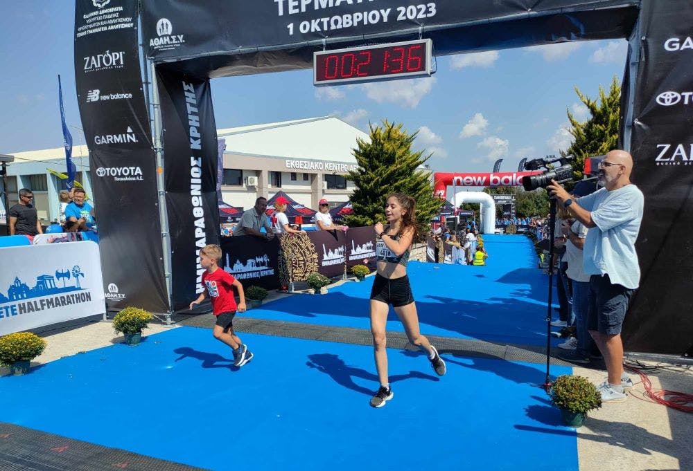Ημιμαραθώνιος Κρήτης: Φοβερό φινάλε στα 5χλμ με νικητή τον Μισάρα και νικήτρια την Καλλιμογιάννη runbeat.gr 