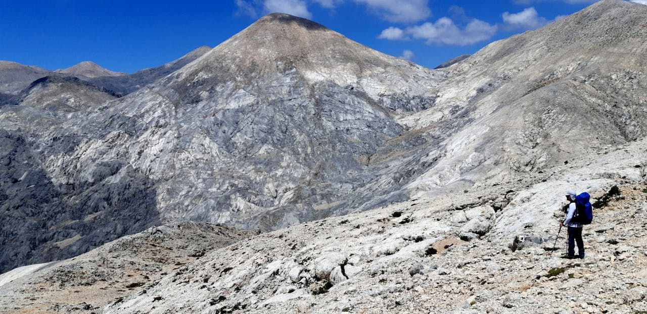 Ορειβατική Πεζοπορία στα Λευκά Όρη, σε ένα αφιλόξενο και σεληνιακό τοπίο (Pics)