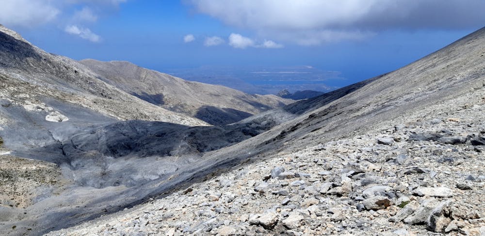 Ορειβατική Πεζοπορία στα Λευκά Όρη, σε ένα αφιλόξενο και σεληνιακό τοπίο (Pics) runbeat.gr 