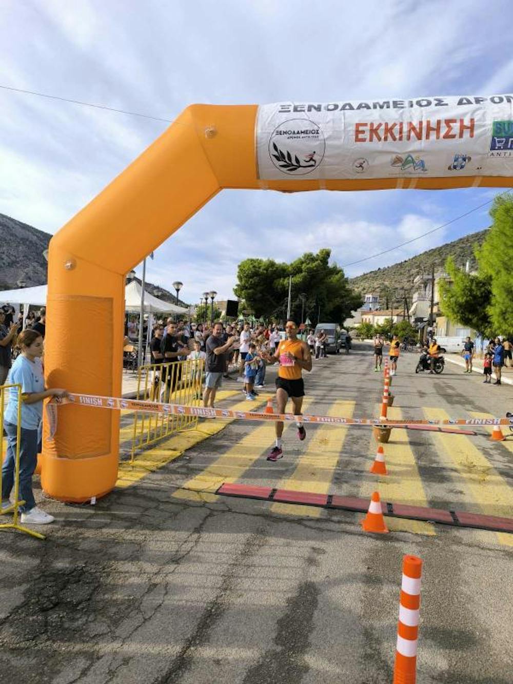 7ος Ξενοδάμειος Δρόμος Αντίκυρας: Ξεχώρισαν Μαλιόγλου και Αναγνώστου στην όμορφη διοργάνωση! runbeat.gr