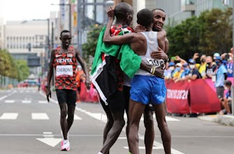 Μαραθώνιος Ολυμπιακών Αγώνων: Ο Nageeye ενθάρρυνε τον Abdi στα τελευταία 200 μέτρα για το χάλκινο! (Vid)