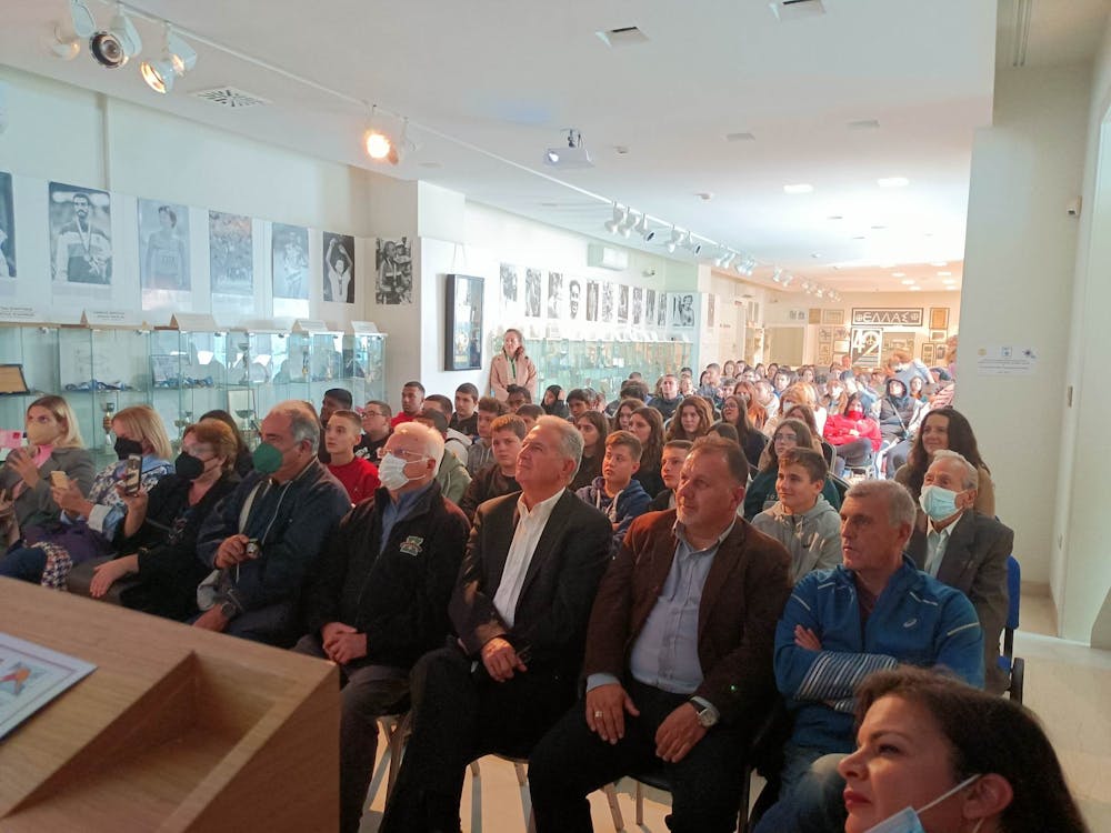 Παρέδωσε στο Μουσείο Μαραθωνίου Δρόμου το μετάλλιο από τη νίκη του στον 39ο ΑΜΑ ο Χ. Πιτσώλης runbeat.gr