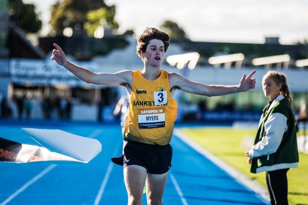 Φοβερός Αυστραλός έφηβος έσπασε το παγκόσμιο ρεκόρ U16 ρεκόρ του Jakob Ingebrigtsen στα 1.500 μέτρα!