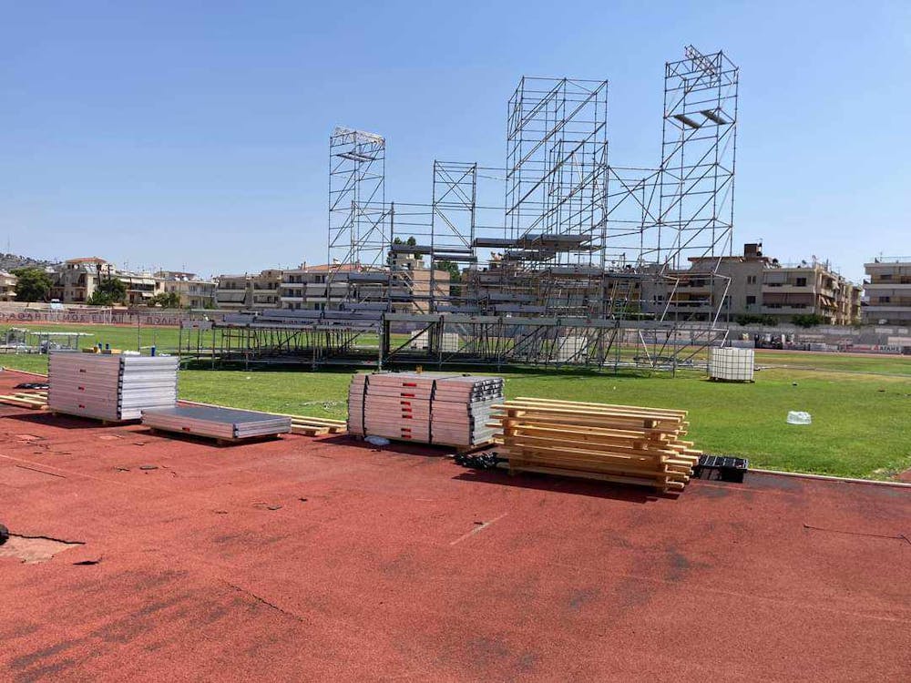 Σημαντικές καταστροφές στο ήδη εγκαταλελειμμένο ταρτάν του ΔΑΚ Ναυπλίου λόγω της συναυλίας του Ν. Βέρτη! (Pics & Vid) runbeat.gr