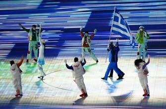 Χειμερινοί Ολυμπιακοί Αγώνες - Τελετή έναρξης: Η Ελληνική σημαία πρώτη στην παρέλαση και ο Ολυμπιακός ύμνος στα Ελληνικά από τα παιδιά της Κίνας