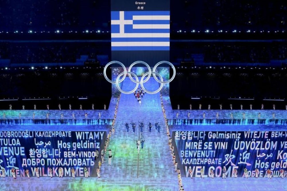 Χειμερινοί Ολυμπιακοί Αγώνες - Τελετή έναρξης: Η Ελληνική σημαία πρώτη στην παρέλαση και ο Ολυμπιακός ύμνος στα Ελληνικά από τα παιδιά της Κίνας runbeat.gr 