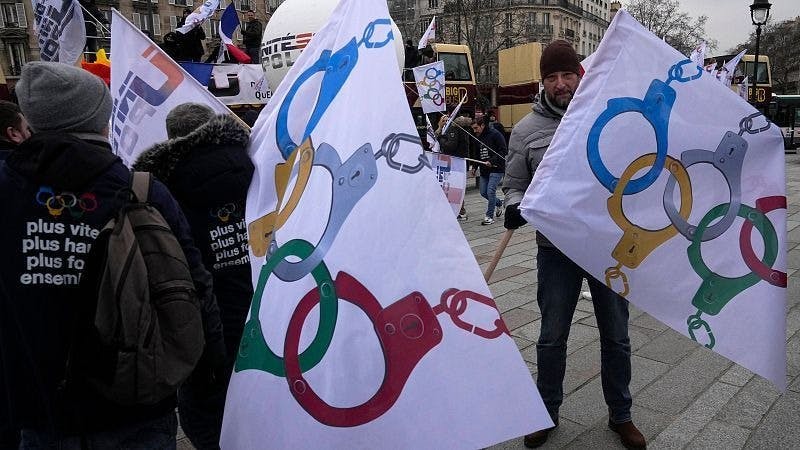 Γαλλία: Συνεχίζονται οι διαδηλώσεις αστυνομικών ενόψει των Ολυμπιακών Αγώνων (Vid)