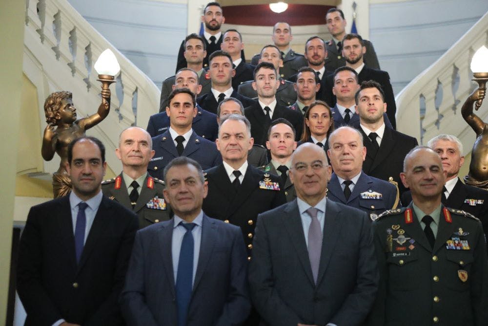 ΓΕΕΘΑ: Έβαλαν στρατιωτικά Πετρούνιας, Τεντόγλου και άλλοι Ολυμπιονίκες (pics) runbeat.gr