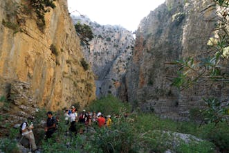 Πεζοπορία στο Νότιο Ψηλορείτη: Βοριζανό Φαράγγι, Καμαραϊκό Σπήλαιο, Οροπέδιο Νίδα (Pics)