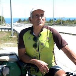 Ο 77χρονος που κάνει τον γύρο της Ελλάδας με ποδήλατο (Vid)