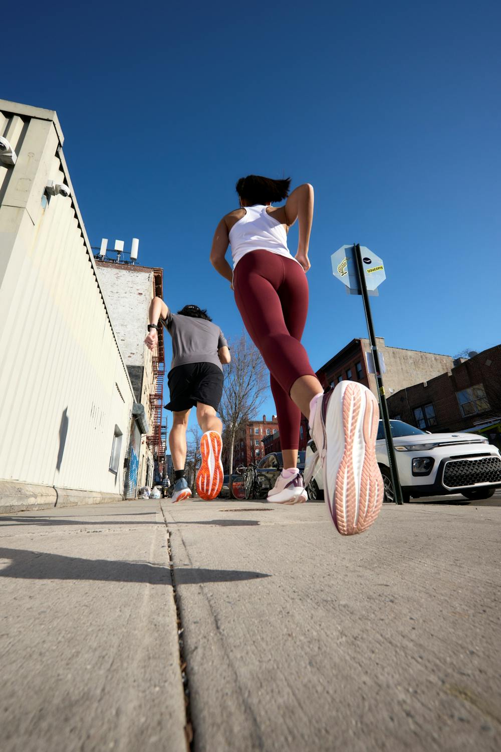 Saucony Triumph 22: Η απόλυτη εμπειρία Running που θέλεις στα πόδια σου runbeat.gr