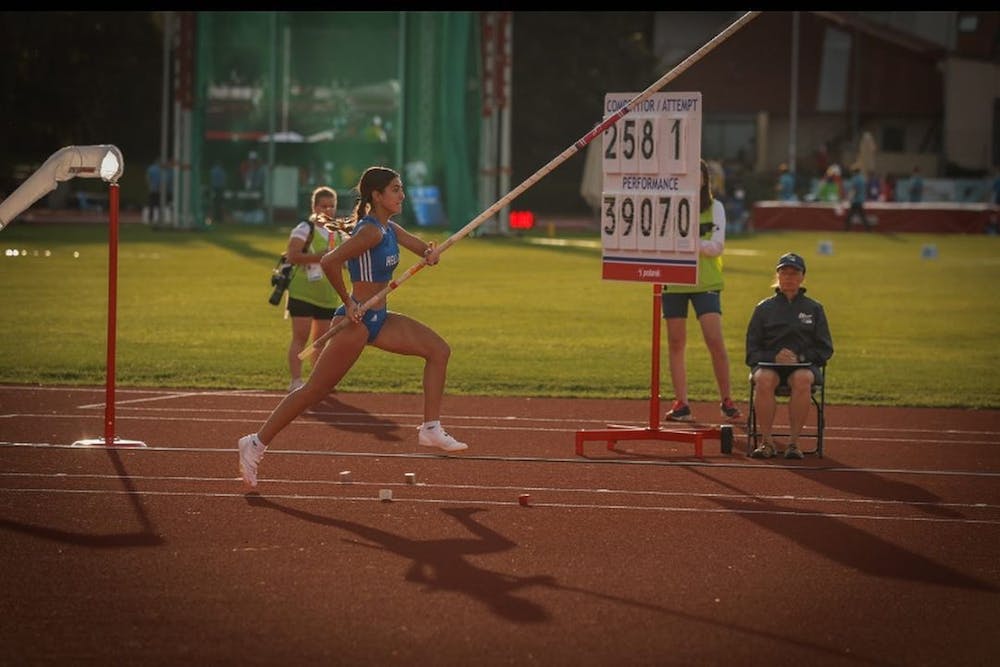 Εβίνα Παναγιώτου: Στόχος για το 2024 να συνδυάσει διακρίσεις στο επί κοντώ και πανελλήνιες! runbeat.gr