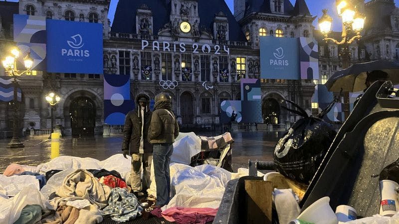 Παρίσι 2024: Επιχείρηση «σκούπα» για απομάκρυνση αστέγων μεταναστών ενόψει Ολυμπιακών Αγώνων (Vid)