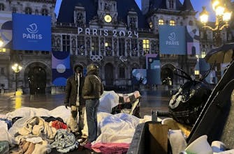 Παρίσι 2024: Επιχείρηση «σκούπα» για απομάκρυνση αστέγων μεταναστών ενόψει Ολυμπιακών Αγώνων (Vid)