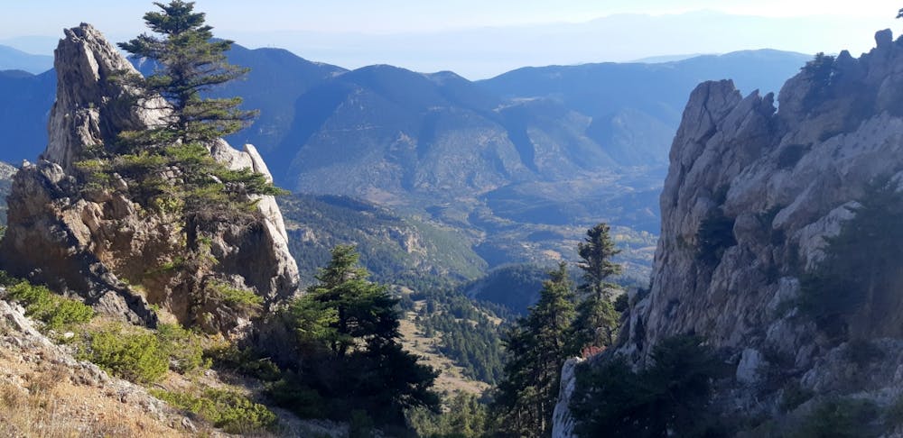 Νότιος Παρνασσός: Μία μοναδική πεζοπορία στην κορυφή «Τσάρκος» (Pics) runbeat.gr