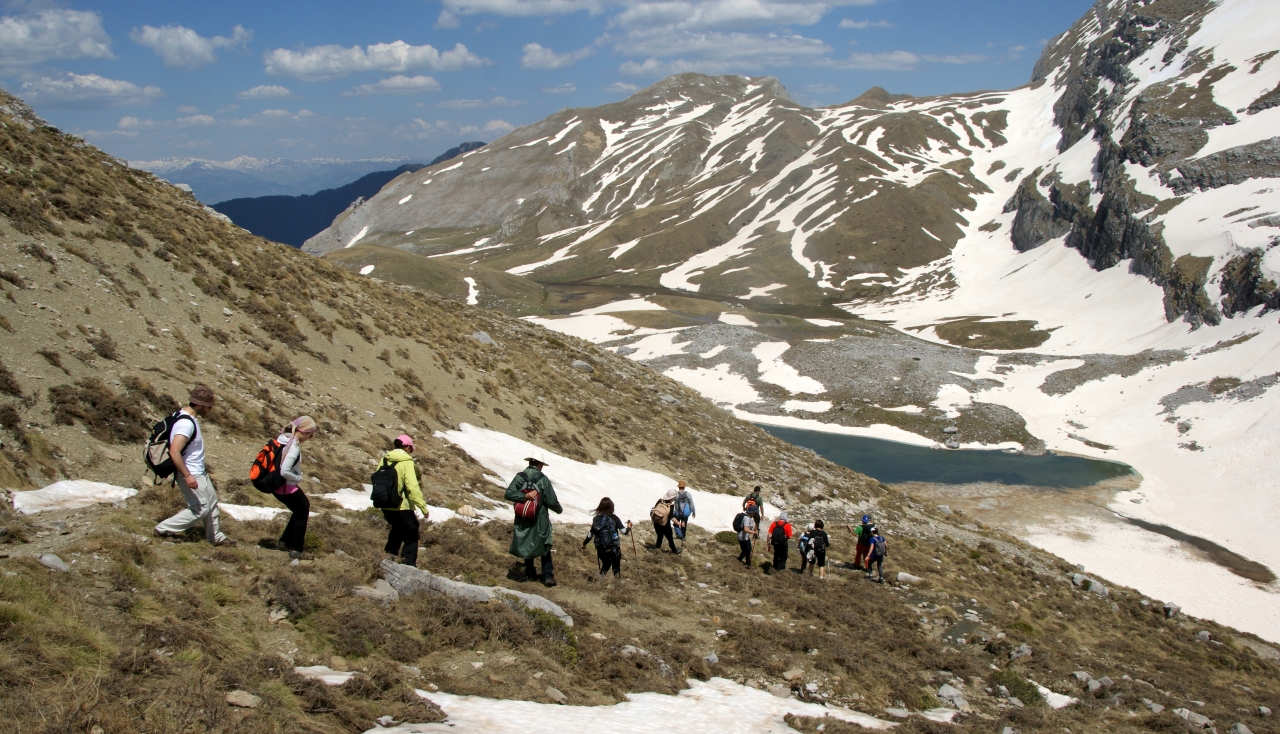 Πεζοπορία στο παραδοσιακό χωριό «Μικρό Πάπιγκο» σε υψόμετρο 980 μ. κάτω από τους πύργους της Αστράκας (Pics)