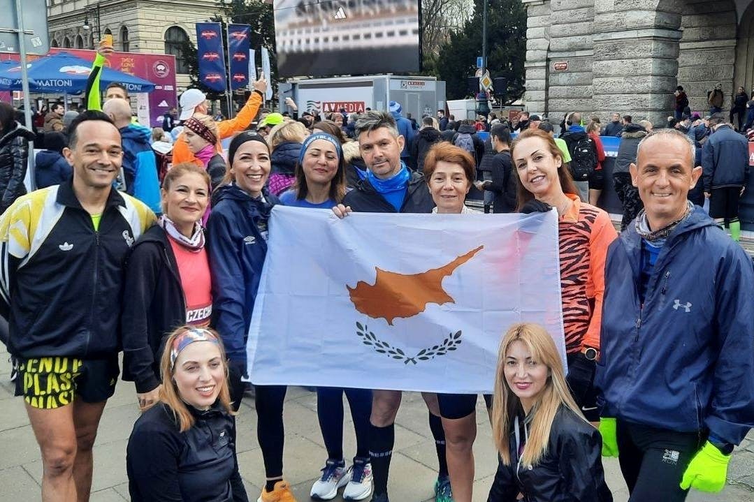 Αρκετοί Έλληνες και Κύπριοι δρομείς έτρεξαν στον ημιμαραθώνιο της Πράγας