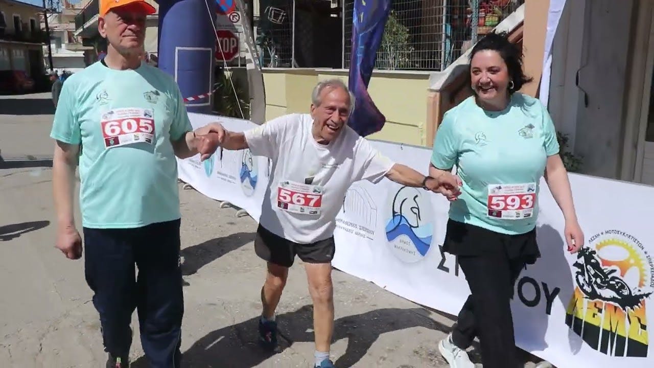 Έτρεξε στον 7ο Ημιμαραθώνιο Σπερχειού ο 93χρονος Στέλιος Πρασσάς: «Ο αθλητισμός προσφέρει υγεία!» (Vid)