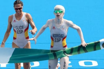 Susana Rodriguez: Η χρυσή παραολυμπιονίκης στο τρίαθλο που βοήθησε στη μάχη κατά του κορωνοϊού