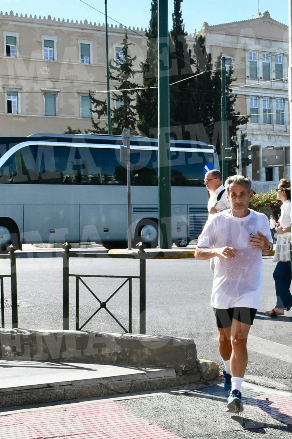 Ο Νικολά Σαρκοζί βγήκε για τρέξιμο στο κέντρο της Αθήνας! (Pics & Vid) runbeat.gr 