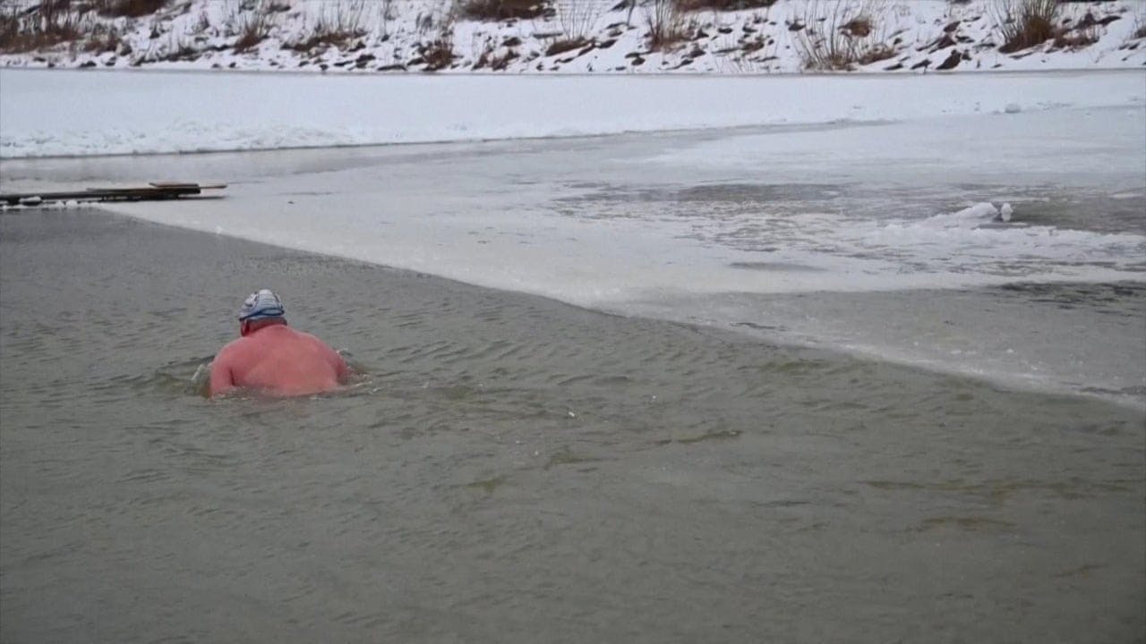 Αγώνες κολύμβησης για τολμηρούς στη Σιβηρία με θερμοκρασίες... -56°C (Vid)