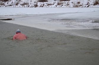 Αγώνες κολύμβησης για τολμηρούς στη Σιβηρία με θερμοκρασίες... -56°C (Vid)