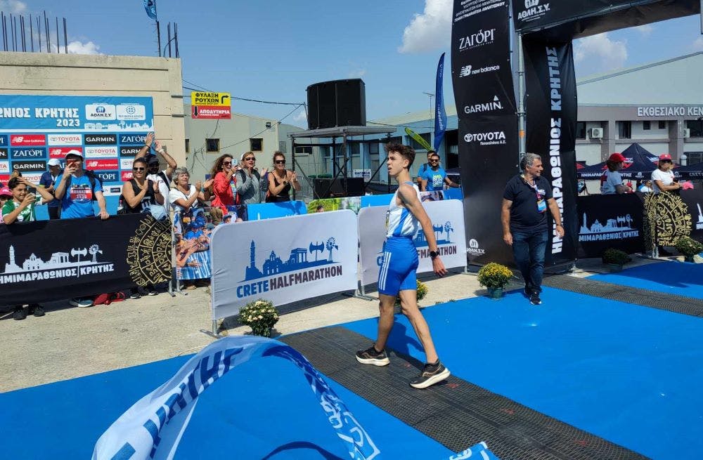 Ημιμαραθώνιος Κρήτης: Φοβερό φινάλε στα 5χλμ με νικητή τον Μισάρα και νικήτρια την Καλλιμογιάννη runbeat.gr